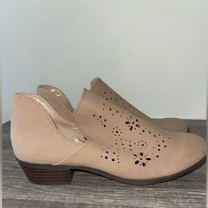 Andiamo Tan Perforated Leather Slip On Booties Size 9